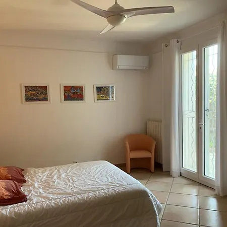 Villa à Avec Piscine, Climatisation Et Wi-fi, à 5 Min De La - Fr-1-335-169 Hyères