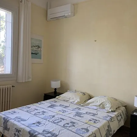 Villa à Avec Piscine, Climatisation Et Wi-fi, à 5 Min De La - Fr-1-335-169