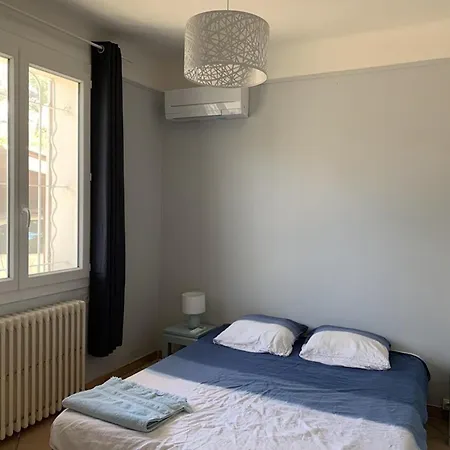 Villa à Avec Piscine, Climatisation Et Wi-fi, à 5 Min De La - Fr-1-335-169