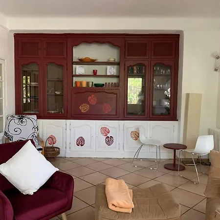 Villa à Avec Piscine, Climatisation Et Wi-fi, à 5 Min De La - Fr-1-335-169