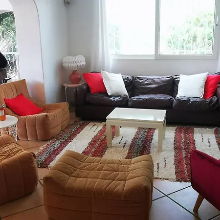 à Avec Piscine, Climatisation Et Wi-fi, à 5 Min De La - Fr-1-335-169